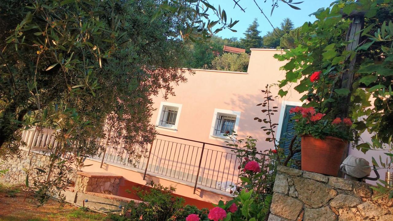 Bed and Breakfast La Vie Est Belle Finale Ligure Exterior foto