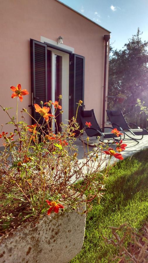 Bed and Breakfast La Vie Est Belle Finale Ligure Exterior foto